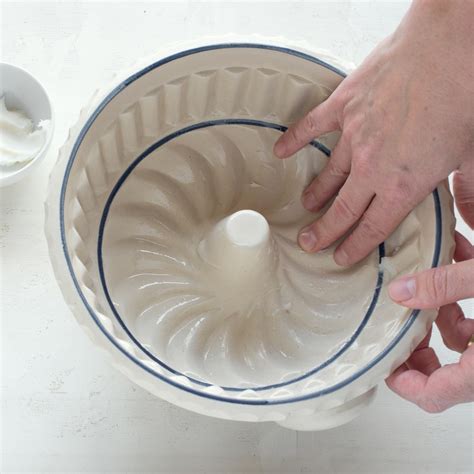 The Best Way To Grease And Flour A Bundt Pan For A Perfect Bake Cook Like Czechs