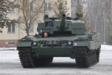 Czechy Odebrały Pierwszy Czołg Leopard 2a4 Milmag