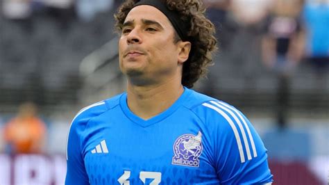 Guillermo Ochoa Responde A Los Abucheos Que Recibi En El Estadio