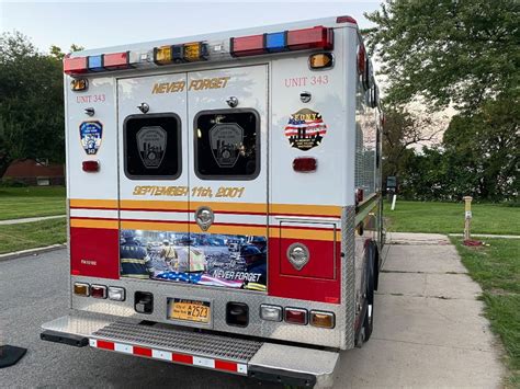 Photos Fdny Ambulance Honors Members Lost On Ems Rig