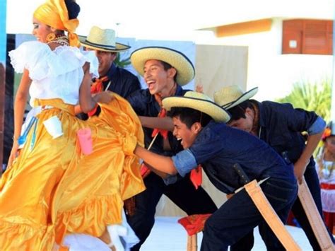 Trajes T Picos De Hombres En Quintana Roo Tradici N Y Elegancia