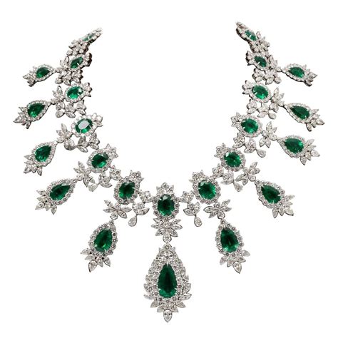 Emerald and Diamond Drop Necklace For Sale at 1stDibs