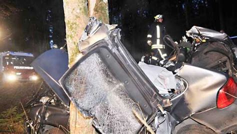 Porsche knallt gegen Baum Drei Tote Abendzeitung München