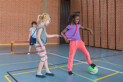 Fussball In Der Schule Spiele Leiten Mobilesport Ch