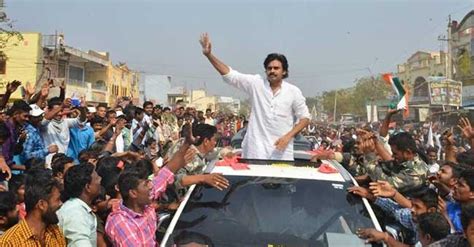 Pawan Kalyan To Help Kcr In Telangana Telugu Bullet