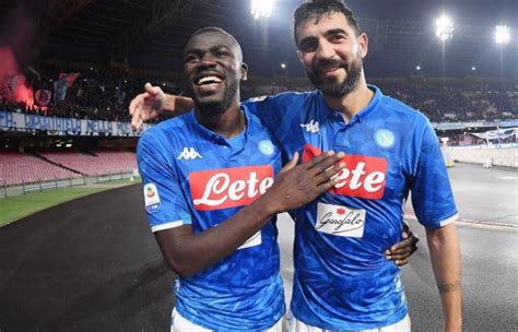 Albiol Saluta Napoli Il Messaggio Da Brividi Di Koulibaly Con Te