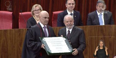 Presidente eleito é diplomado pelo TSE Esse diploma é do povo Rede