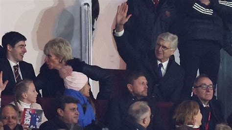 Arsène Wenger Enjoys ‘special Surprise Return To Emirates Stadium As