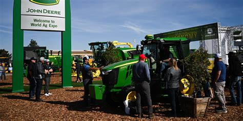 Deere Earnings: Farm Equipment Manufacturer Cuts Outlook as Q3 Profit ...