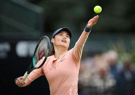 Tennis Cétait assez surréaliste Emma Raducanu revient sur ses