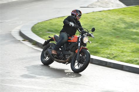 Ducati Scrambler Sixty Small Actu Moto