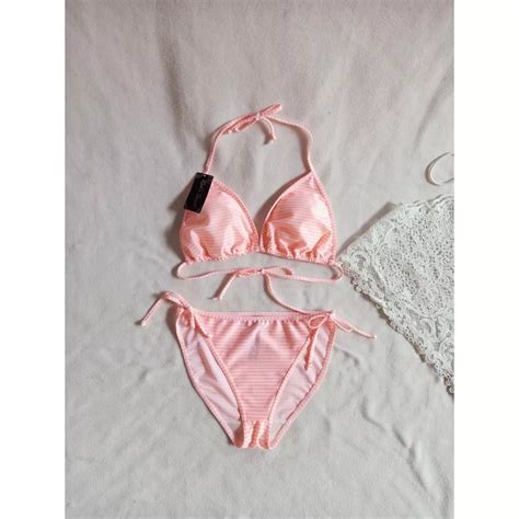 Bk Rxo Garis Salem Putih Bikini Pantai Segitiga With Foam On