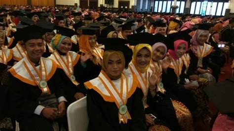 Video Bak Diperlakukan Spesial Mahasiswa Ini Wisuda Sendiri Di Ruang