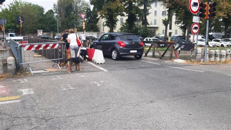 Viale Ludovico Il Moro Ponte Sul Naviglio Chiuso Per Controlli Fino