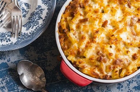 Homemade Mac And Cheese With Tomatoes The Kitchen Magpie