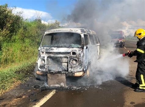 Caco Da Rosa Kombi Fica Destru Da Ap S Pegar Fogo Na Sc