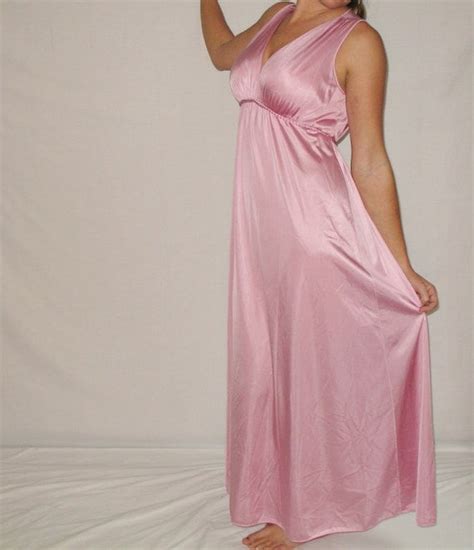 70s Vintage Vanity Fair Empire Waist Rose Pink Nylon Nightgown