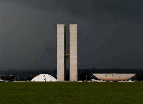 Câmara desidrata PEC emergencial e mantém recursos de fundo para