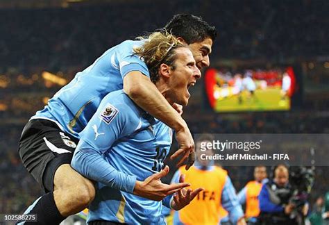 656 Diego Forlan 2010 World Cup Photos & High Res Pictures - Getty Images