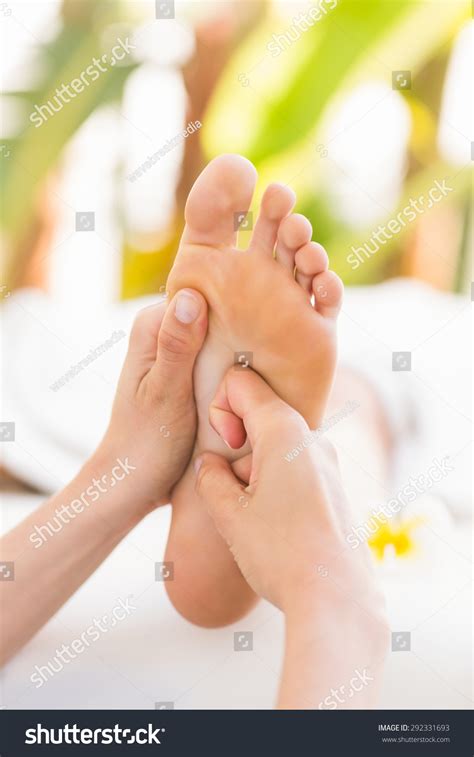 Closeup Young Woman Receiving Foot Massage Foto Stock 292331693