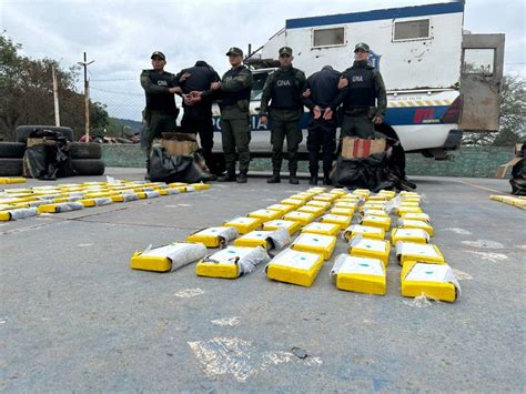 Escándalo En Salta Por Narcopolicías Que Llevaban Más De 400 Kilos De Cocaína Informados Al