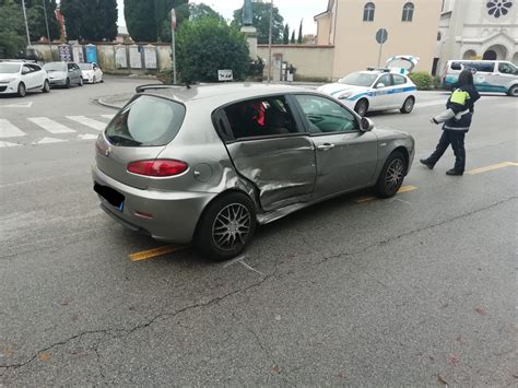 Due Incidenti A Breve Distanza A Gorizia Ferite Due Persone Il Goriziano