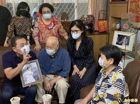 永和人瑞張子忠105歲 侯友宜帶豆漿燒餅油條祝重陽快樂 生活 自由時報電子報