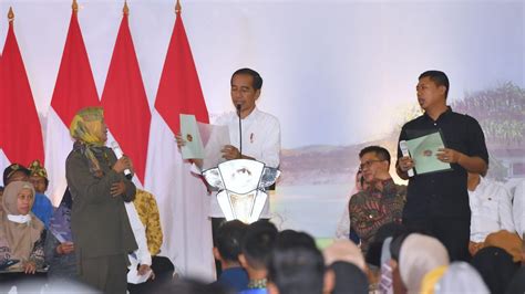 Presiden Serahkan Sertifikat Hak Atas Tanah Di Kabupaten Bandung