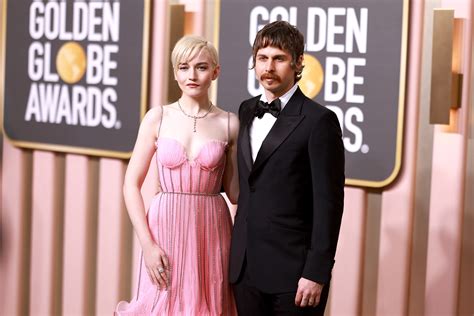 Julia Garner Stuns on the Golden Globes Red Carpet in a Pink Gown With a Sparkling Bustier—See ...