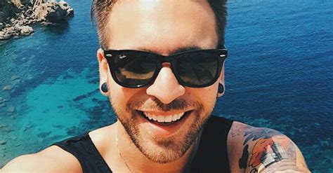 News Radioitalia Alessio Bernabei In Vacanza Nel Video Di Non Il