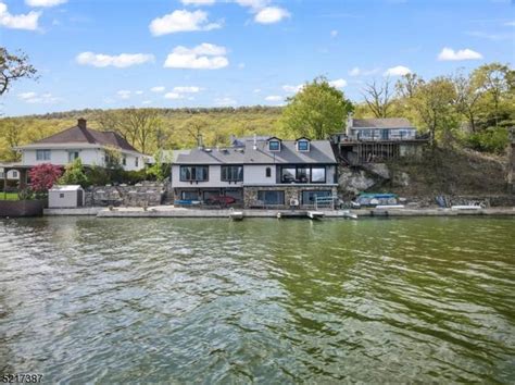 Greenwood Lake, NY Real Estate - Greenwood Lake Homes for Sale | Movoto