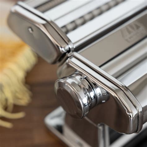 Marcato Atlas 150 Plus Pasta Machine Sur La Table