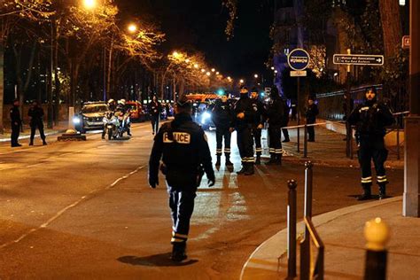 Urla Allah Akbar E Aggredisce I Passanti Un Morto A Parigi