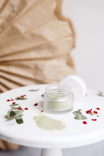 Mascarilla Cosm Tica En Polvo Frasco De Vidrio Con Matcha Sobre Un