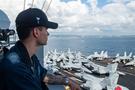 USS Ronald Reagan CVN 76 Kunjungi Perairan Nusa Dua Bali