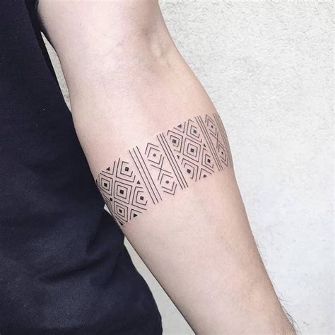 30 Minimalist Geometric Tattoos by Laura Martinez | TattooAdore ...