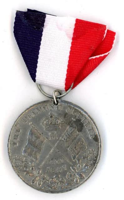 QUEEN VICTORIA DIAMOND Jubilee Medal Medallion Crossed Flags Antique 2