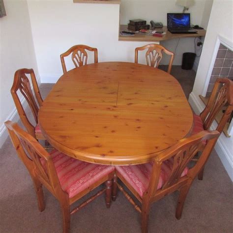 Ducal Solid Pine Dining Table And Chairs In Excellent Condition In