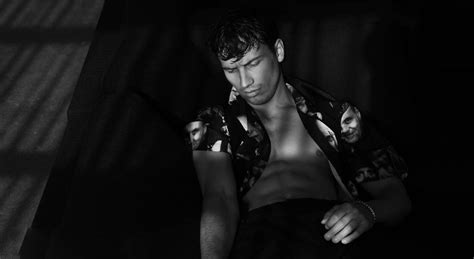 Gjesti hot i Blerandos në skenë ndez rrjetin