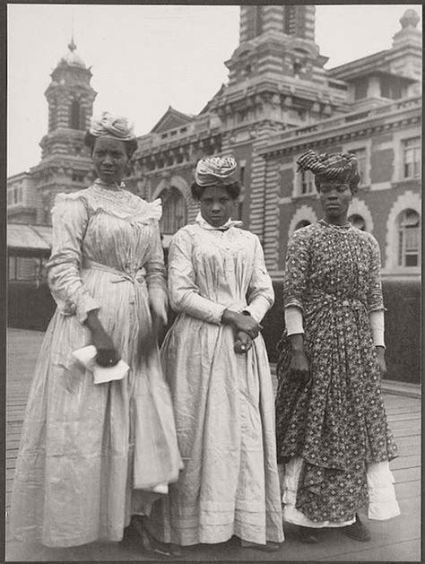 Vintage: Ellis Island immigrants (1900-1910s) | MONOVISIONS - Black ...