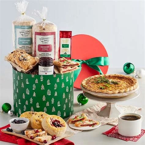 16 Best Christmas Gift Baskets Everyone Will Love [2022]