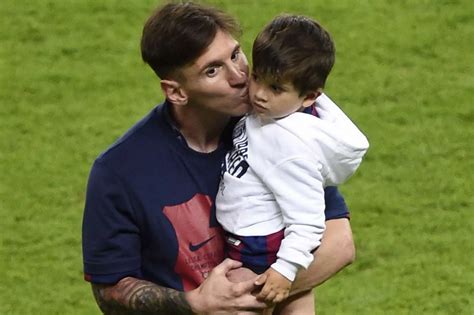 Lionel Messi And Antonella Roccuzzo With Son Thiago Mirror Online