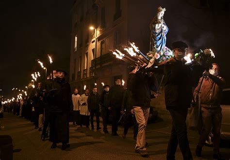 Dijon Procession aux flambeaux près de 200 personnes en déambulation