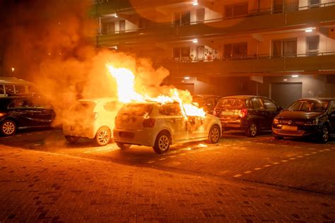 Auto Volledig Verwoest Bij Brand In Geldrop Vuur Mogelijk Aangestoken