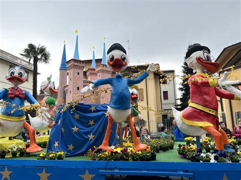 A Vignola è tempo di Festa dei ciliegi in fiore carri allegorici