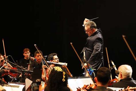 Trilhas sonoras de cinema orquestra e coro de câmara no espetáculo