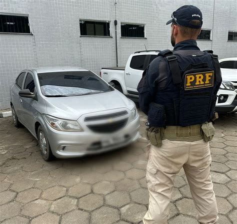 Carro roubado há quatro anos no Amazonas é recuperado pela PRF em