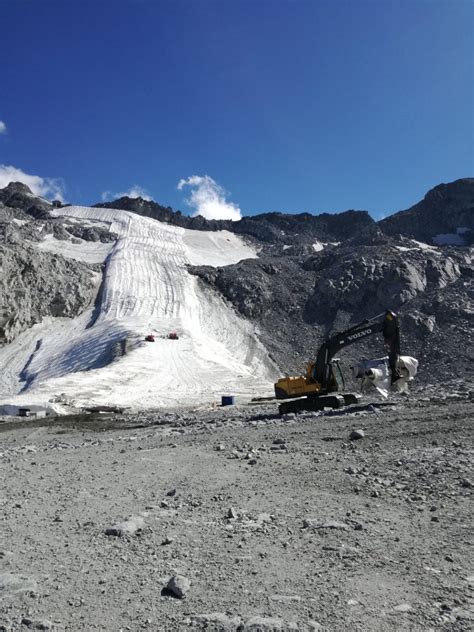 Ghiacciaio Presena Al Via La Rimozione Dei Teli Geotessili