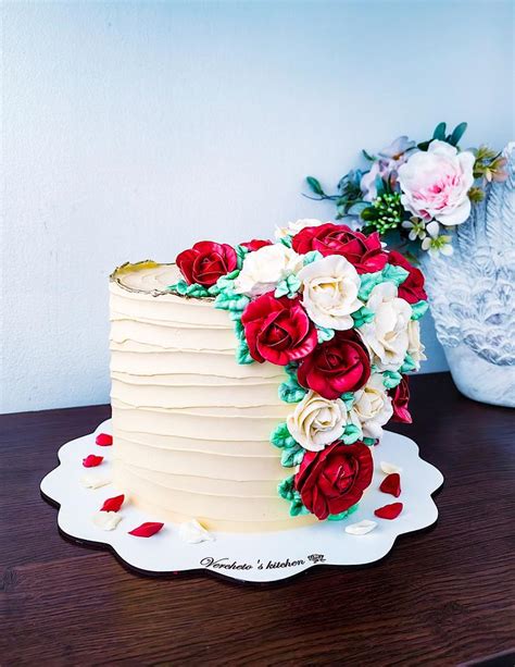 Roses Cake Decorated Cake By Vyara Blagoeva Cakesdecor