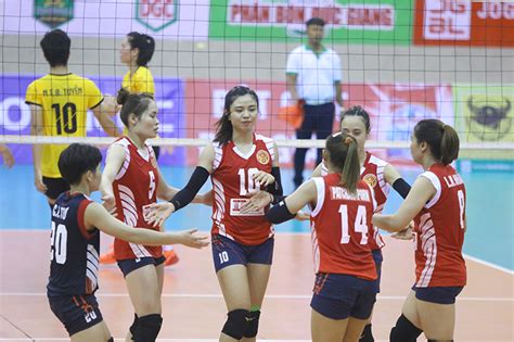 Hot girl bóng chuyền nhập ngũ gây sốt dàn ngoại binh đổ bộ giải Việt Nam